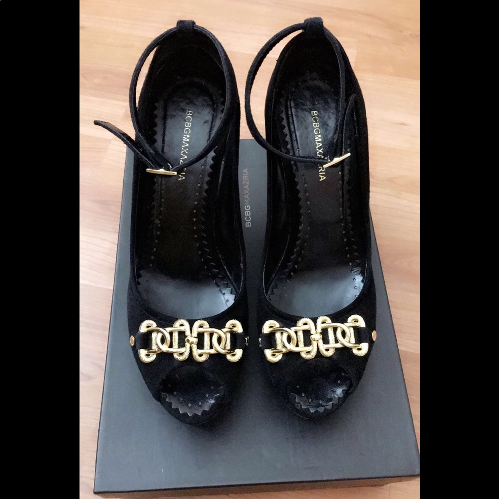 BCBG Black Wedges